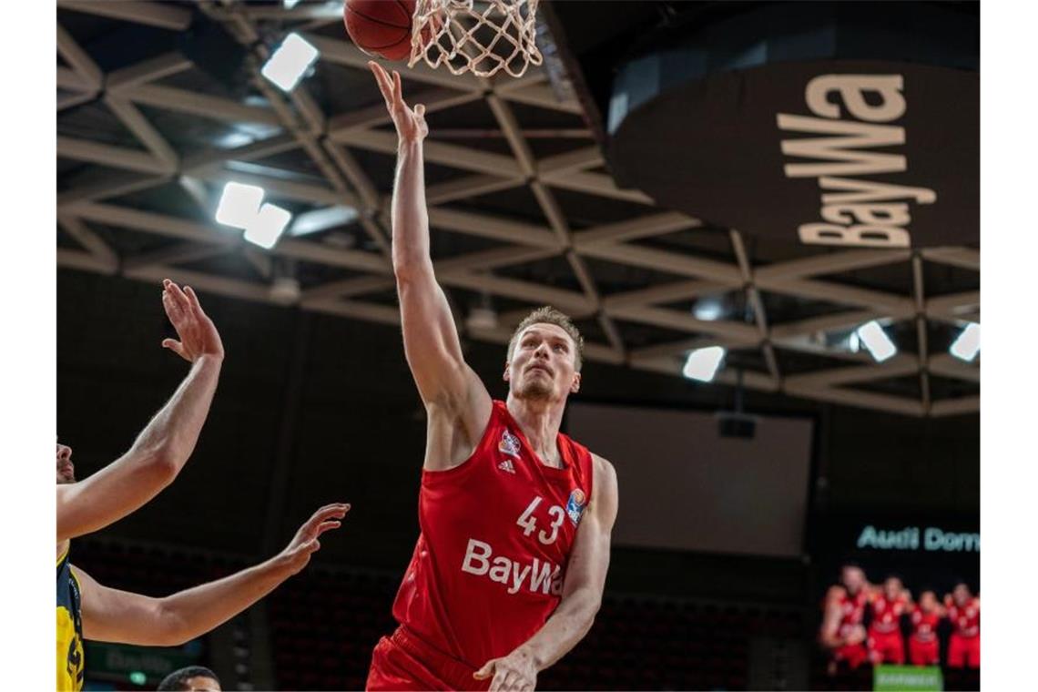 Leon Radosevic ist mit den Bayern Basketballern gegen MHP Riesen Ludwigsburg gefordert. Foto: Ulf Duda/fotoduda.de/BBL/Pool/dpa