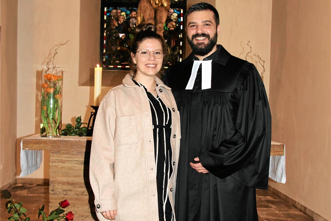 Leonard Nagel ist der Neue im Sulzbacher Pfarrhaus Leonard Nagel, der neue Pfarrer der evangelischen Kirchengemeinde Sulzbach-Spiegelberg, mit seiner Ehefrau Evelin Nagel. Foto: Miriam Pfähler