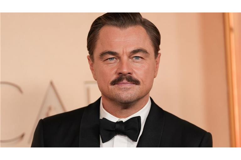 Leonardo DiCaprio mit Schnauzer bei den Oscars 2026 - das sorgte für Gesprächsstoff. (Archivbild)