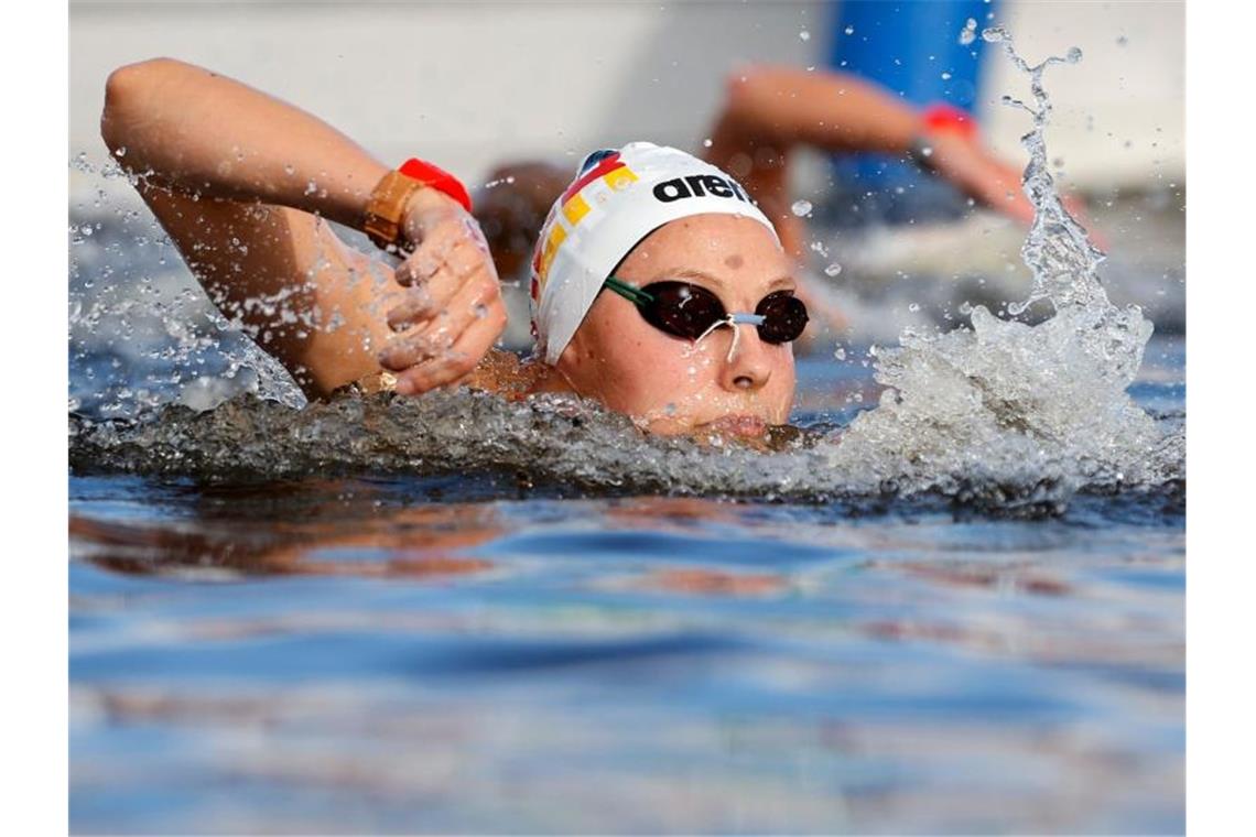 Beck freut sich über „das beste Freiwasserrennen“ Leonie Beck kam beim Freiwasserschwimmen über zehn Kilometer als Fünfte ins Ziel. Foto: Oliver Weiken/dpa