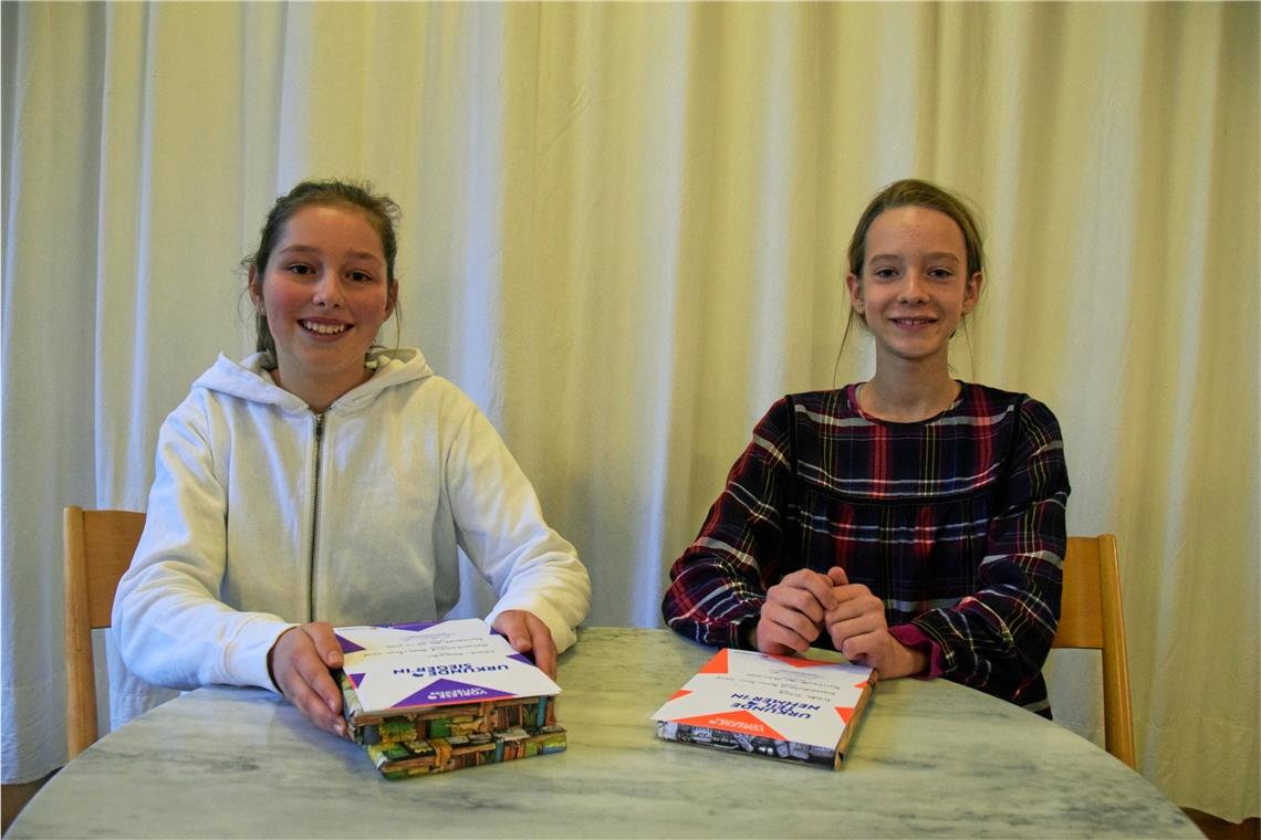 Wenn Romanfiguren lebendig werden Leonie Kemmler (links) und Frieda Hitzig gehen in Backnang zur Schule und standen beim Vorlesewettbewerb in den zwei Gruppen des nördlichen Rems-Murr-Kreises an der Spitze. Foto: E. Klaper