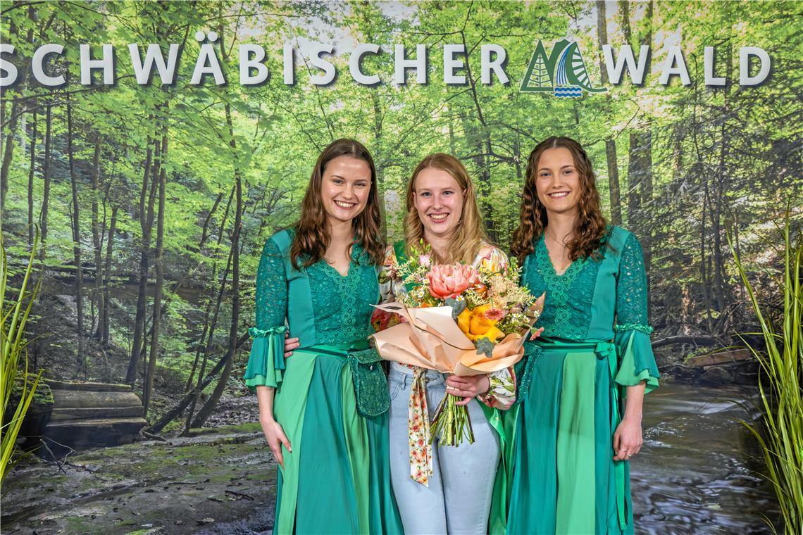 Leonie Reber (Mitte) übernimmt im Frühjahr 2025 das Amt von ihren Vorgängerinnen Lea und Mya Schuler. Foto: Stefan Bossow