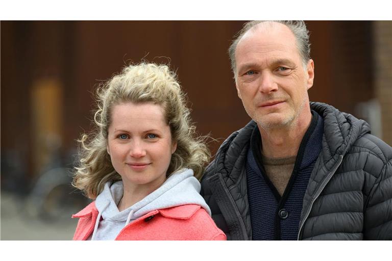Leonie Winkler (Cornelia Gröschel) und Peter Michael Schnabel (Martin Brambach) ermitteln nach dem Abschied der Kollegin Karin Gorniak (Karin Hanczewski) im Dresdner Tatort "Siebenschläfer" alleine.