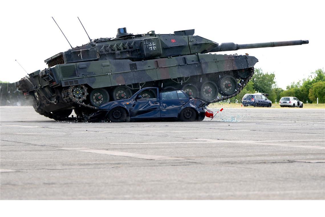 Leopard auf Golf - Tag der Bundeswehr
