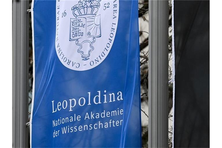 Leopoldina-Experten zufolge stellt die Pandemie die Wirtschafts- und Sozialpolitik in Deutschland mittel- und langfristig vor neuartige Herausforderungen. Foto: Hendrik Schmidt/dpa