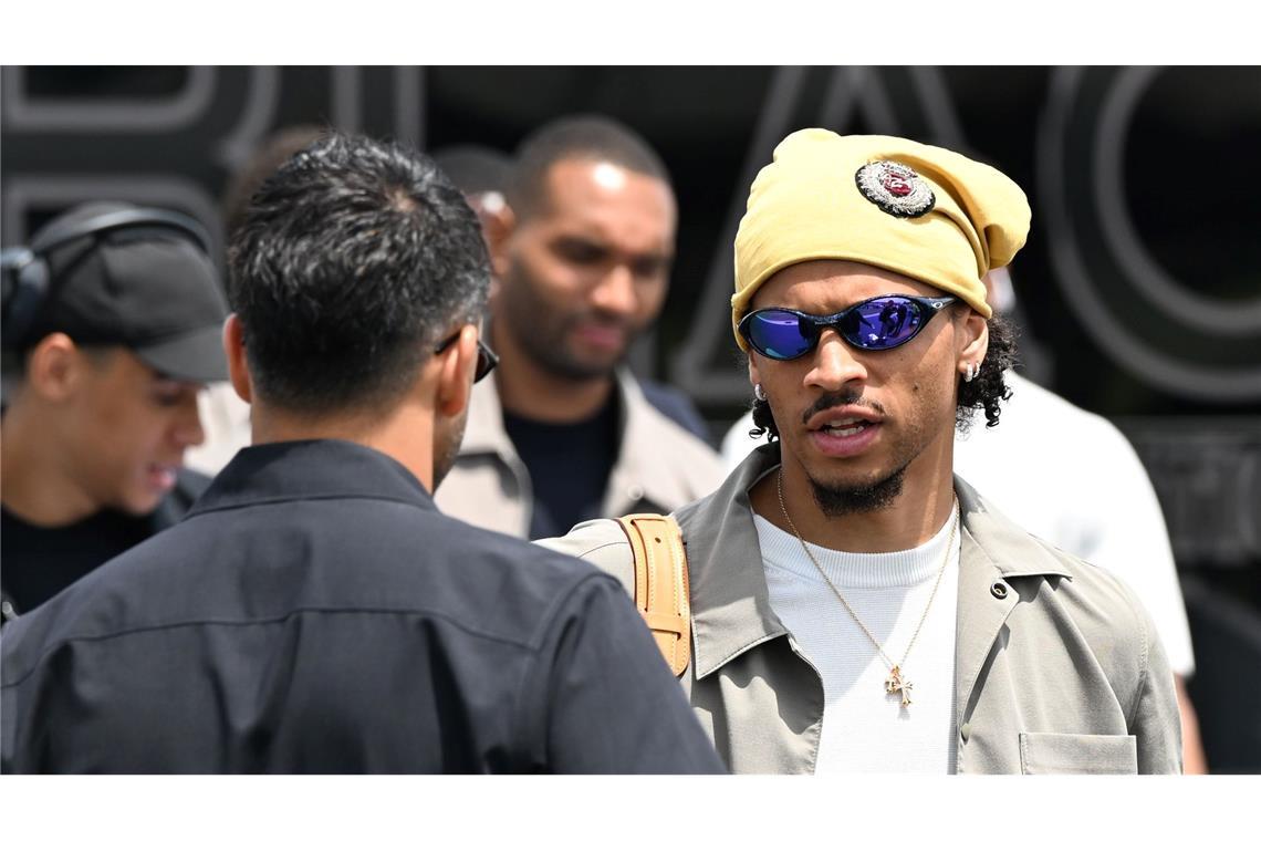 Leroy Sané bei der Ankunft in Kanada.