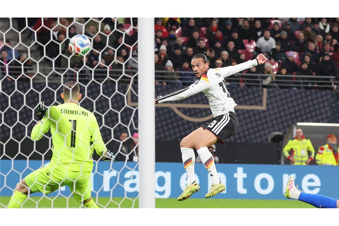 Leroy Sané (Note 2): Wurde auf dem rechten Flügel immer wieder freigespielt. Ein guter Schachzug. Leroy Sané nutzte die Räume und bewährte sich weiter. Er traf doppelt - zum 3:0 und 4:0 (36./41.). Spielerisch leicht sah das aus. In dieser Form ist der Angreifer eine Verstärkung.