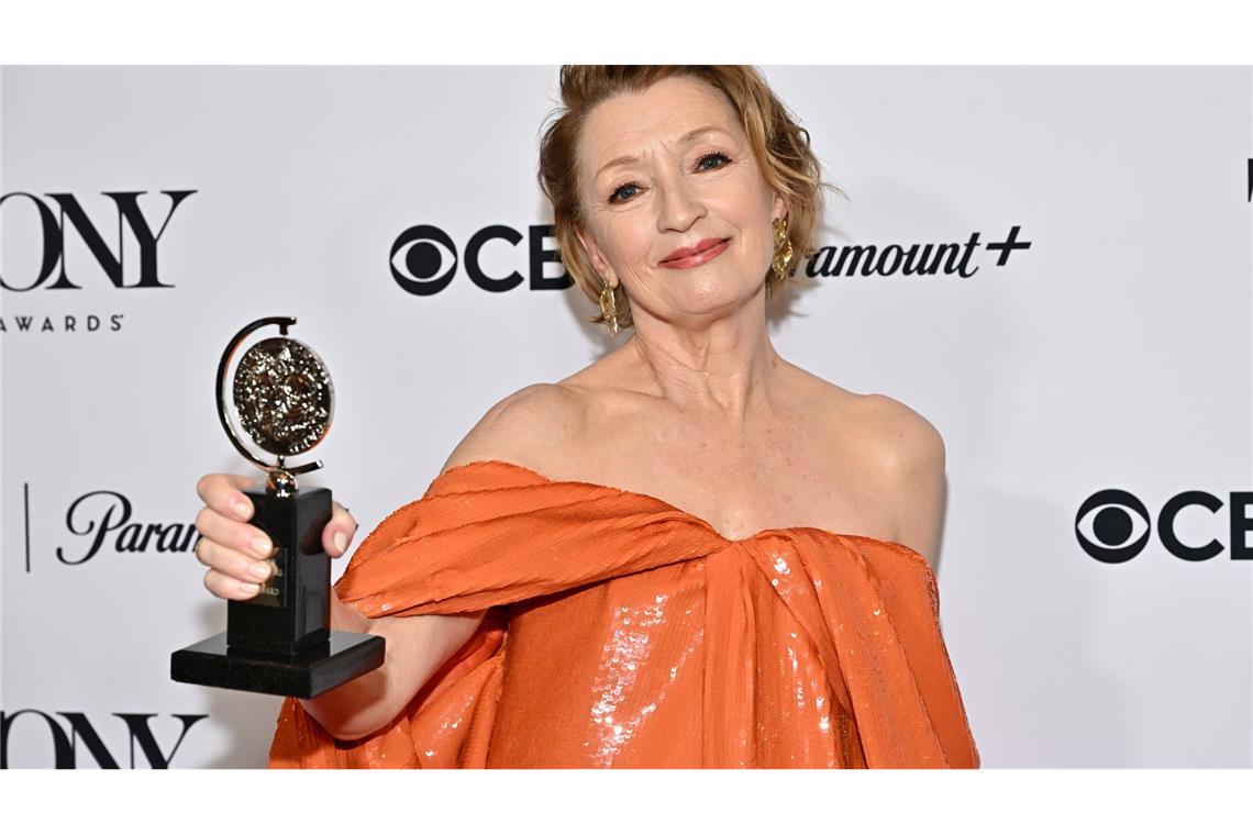 Lesley Manville ging als eine der Favoritinnen ins Rennen - und heimste den Preis als beste Hauptdarstellerin in einem Theaterstück ein.