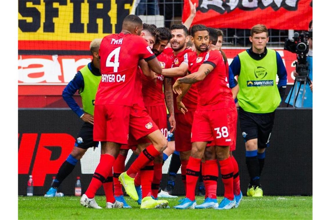 Dortmund Tabellenführer - Fortuna verdirbt Bremens Party Leverkusen setzte sich nur knapp gegen den Aufsteiger aus Paderborn durch. Foto: Rolf Vennenbernd