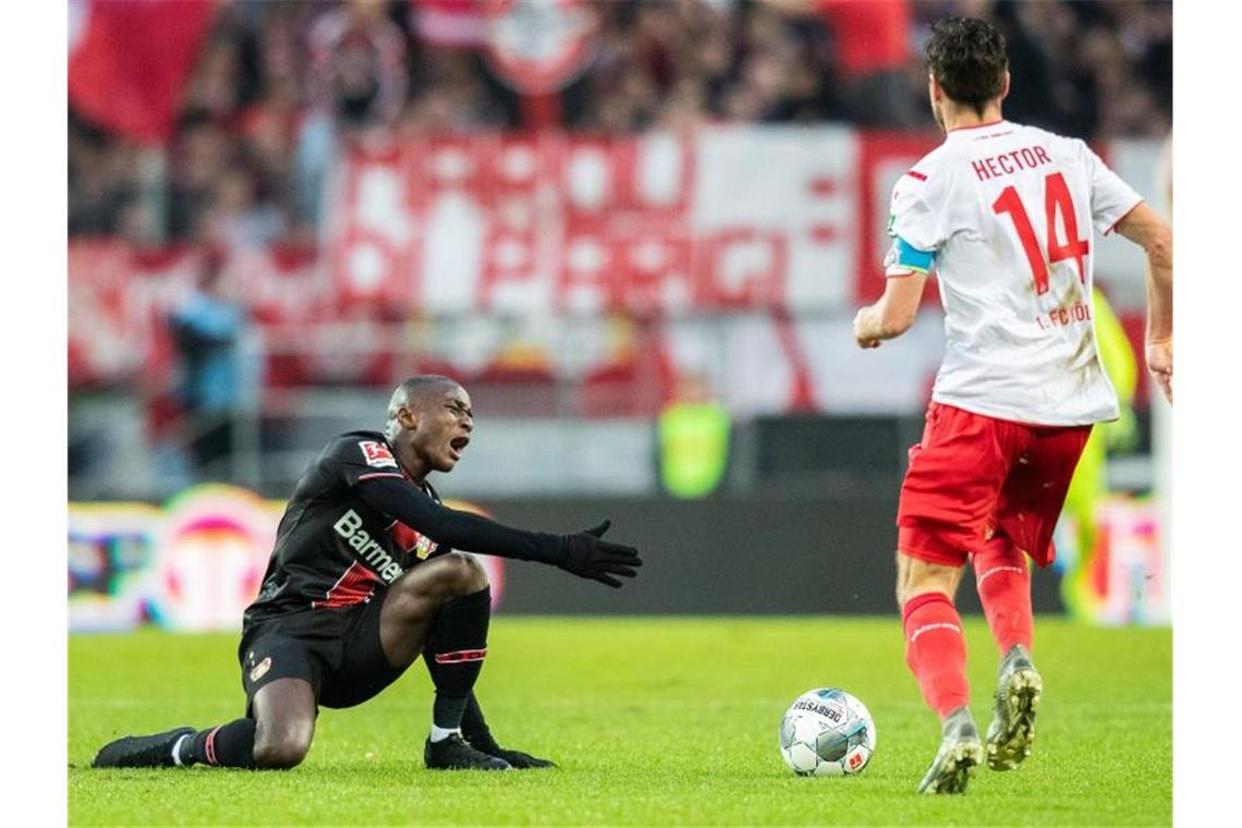 Leverkusens Moussa Diaby ärgert sich nach einem Ballverlust. Foto: Marcel Kusch/dpa