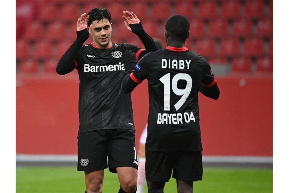 Kuntz nominiert Kruse, Amiri und Arnold ins Olympia-Aufgebot Leverkusens Nadiem Amiri (l) ist einer der drei vor 1997 geborenen Spieler in der deutschen Mannschaft. Foto: Ina Fassbender/AFP/Pool/dpa