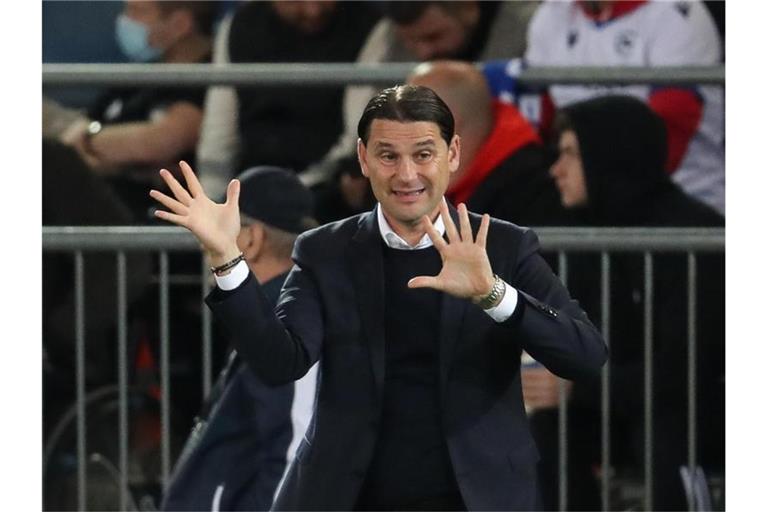 Leverkusens Trainer Gerardo Seoane will gegen Bayern bestehen. Foto: Friso Gentsch/dpa/Archivbild