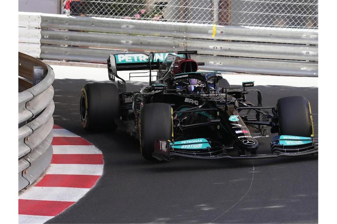 Hamilton: Überholsituation in Monaco macht Fans keinen Spaß Lewis Hamilton findet das Rennen in Monaco für die Fans zu langweilig. Foto: Hasan Bratic/dpa