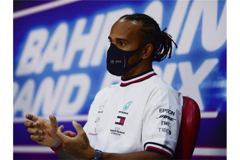 Lewis Hamilton hat noch keinen neuen Vertrag bei Mercedes unterschrieben. Foto: Mario Renzi/Pool Getty/AP/dpa