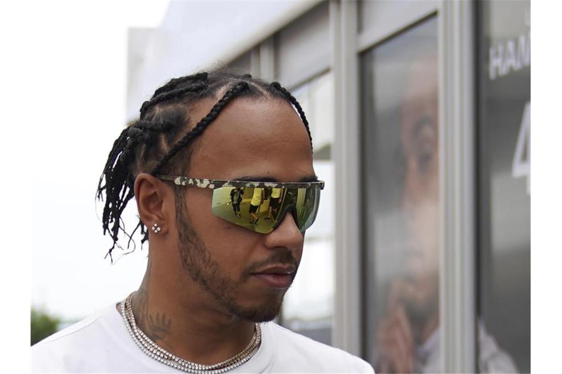 Lewis Hamilton hat Spekulationen um einen baldigen Rückzug ins Privatleben zerstreut. Foto: Toru Hanai/AP/dpa