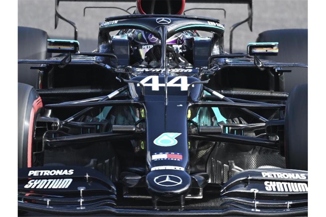 Darauf muss man beim Großen Preis der Eifel achten Lewis Hamilton kann mit einem Sieg beim Grand Prix der Eifel nach Karrieresiegen mit Rekordhalter Michael Schumacher gleichziehen. Foto: Ina Fassbender/Pool AFP/AP/dpa