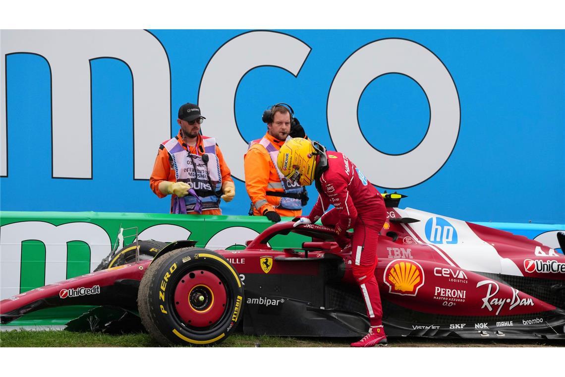 Piastri-Triumph in Zandvoorts Dünen vor Verstappen Lewis Hamilton steigt frustriert aus seinem Ferrari aus.