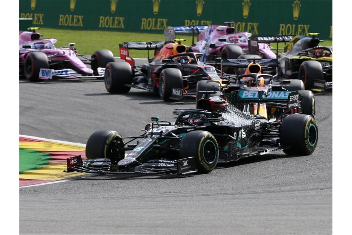 Lewis Hamilton (vorne) holte sich den 89. Grand-Prix-Erfolg seiner Karriere. Foto: Stephanie Lecocq/POOL EPA/AP/dpa
