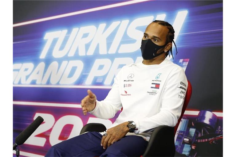 Lewis Hamilton war von der rutschigen Strecke in Istanbul überrascht. Foto: Antonin Vincent/POOL DPPI/AP/dpa