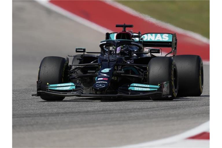 Lewis Hamilton will beim Großen Preis von Mexiko den Rückstand auf Max Verstappen verkürzen. Foto: Nick Didlick/AP/dpa