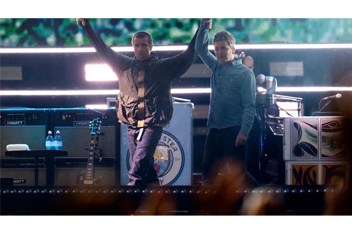"Sprachlos" und "unglaublich": Fans von Oasis begeistert Liam und Noel Gallagher sind wieder auf der Bühne vereint.