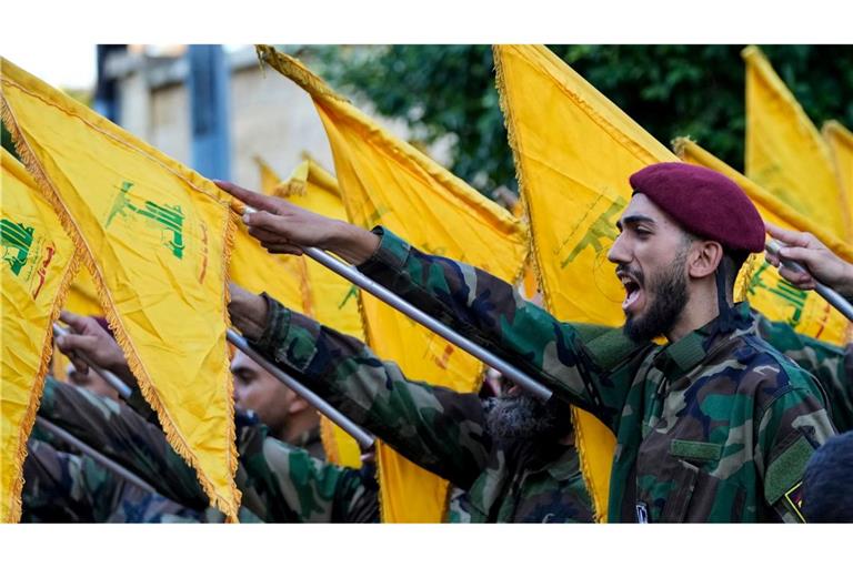 Libanons Ministerpräsident Nauaf Salam hat die militärischen Aktivitäten der Hisbollah-Miliz für illegal erklärt. (Archivbild)