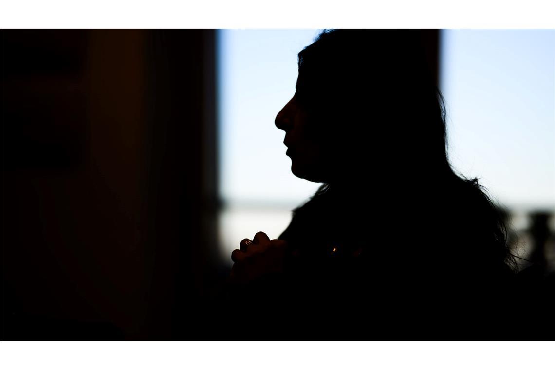 Licht und Schatten: Daniela Cavallo in ihrem Büro in Wolfsburg, dem größten Standort des Volkswagen-Konzerns.