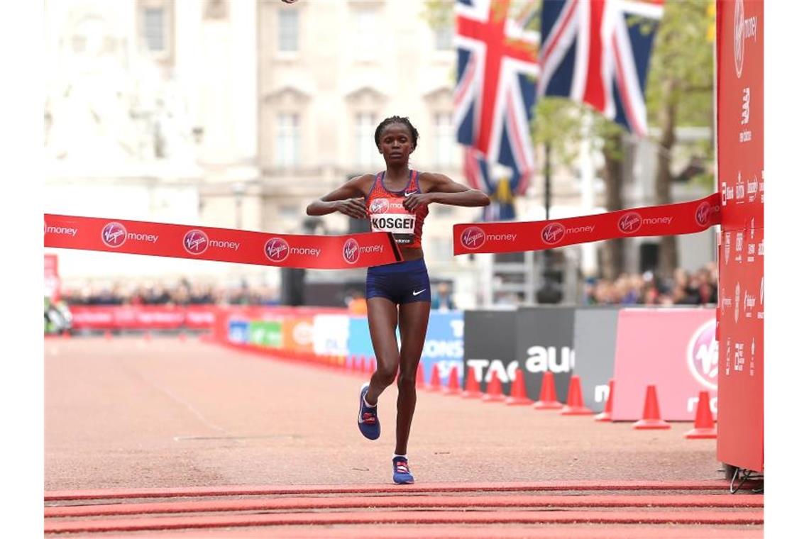 Kenianerin Kosgei läuft in Chicago Marathon-Weltrekord Lief beim Chicago-Marathon Weltrekord: London-Siegerin Brigid Kosgei aus Kenia. Foto: Paul Harding/PA Wire/dpa