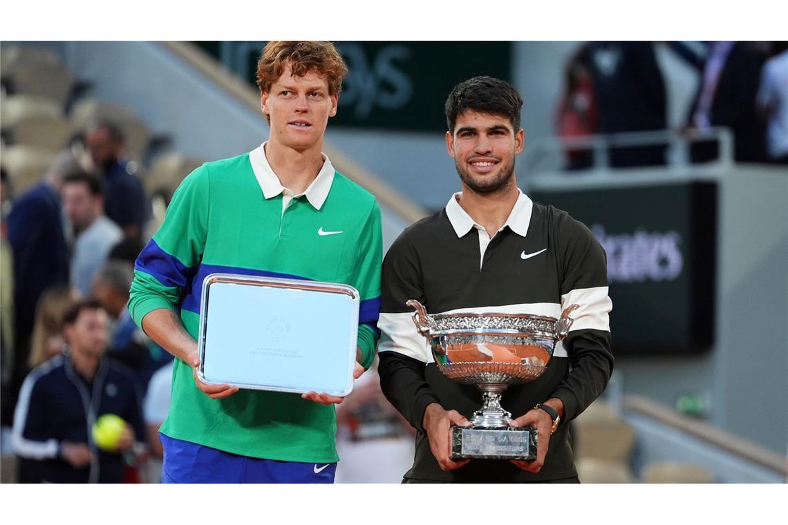Lieferten großes Tennis und schrieben Geschichte: Sieger Carlos Alcaraz (r) und Jannik Sinner