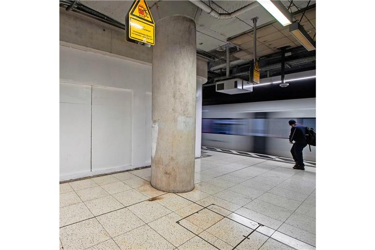 Liegt die Abkürzung am Hauptbahnhof hinter dieser Baustellenwand?