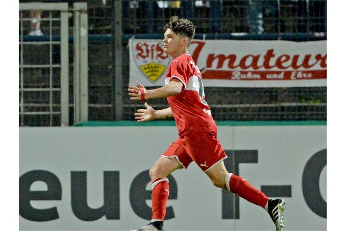 Matarazzo glaubt an Verbleib von VfB-Talent Egloff Lilian Egloff bejubelt ein Tor. Foto: Jan Kuppert/dpa