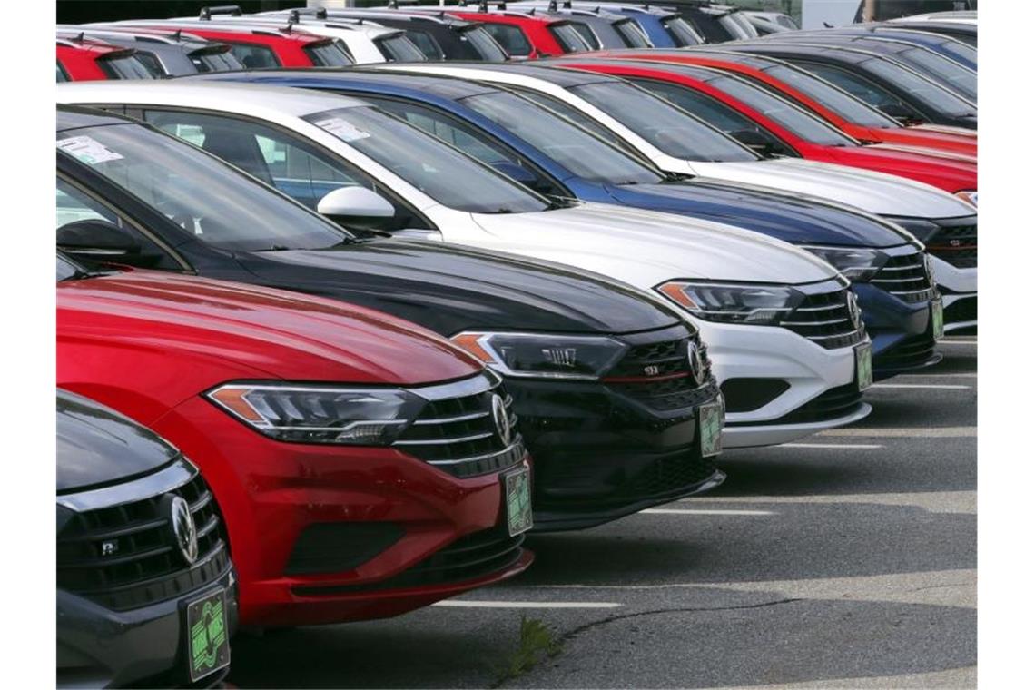Dank China-Geschäft: VW verkauft wieder deutlich mehr Autos Limousinen des Modells Jetta, das unter anderem in den USA zum VW-Portfolio gehört. Foto: Charles Krupa/AP/dpa