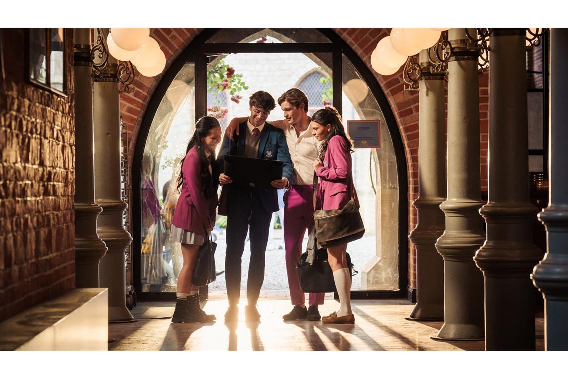 Alle Sendetermine der 2. Staffel im Überblick Lin Wang (Andrea Guo), Kieran (Frederic Balonier), James Beaufort (Damian Hardung), Ruby Bell (Harriet Herbig-Matten).