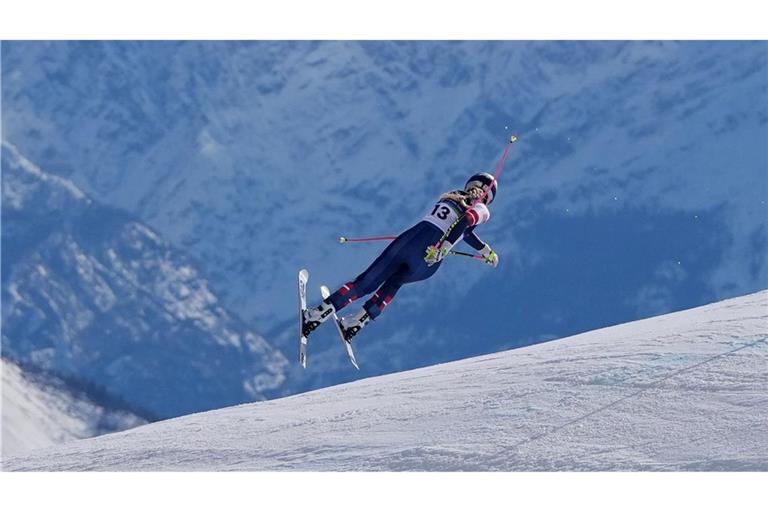 Lindsey Vonn stürzt bei der Abfahrt der Frauen.