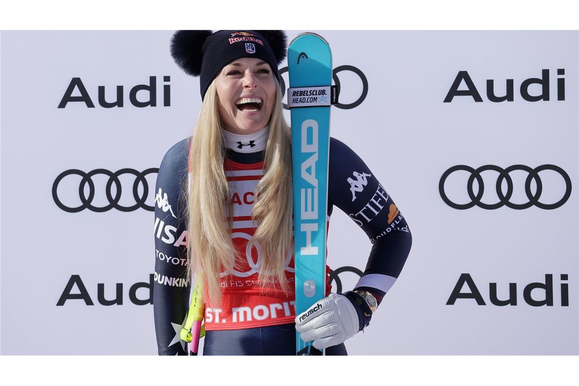 Lindsey Vonn (USA) feiert ihren Sieg beim Ski Alpin Weltcup in St. Moritz.