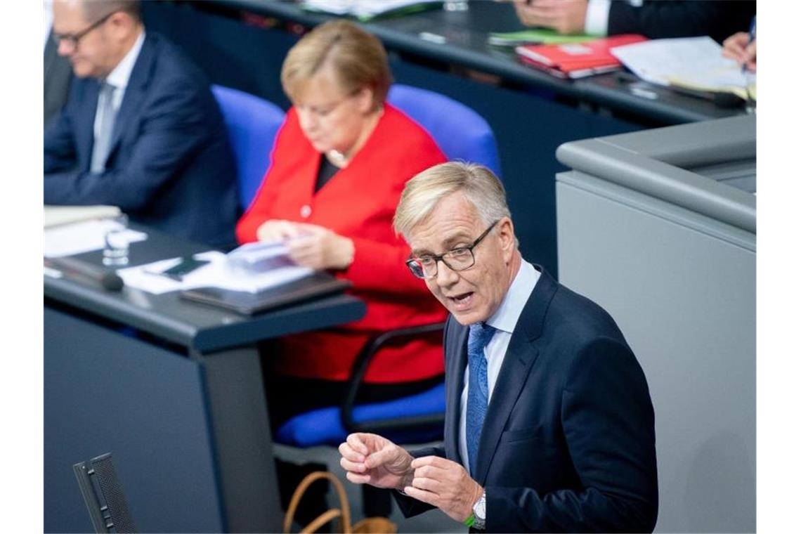 Merkel will mehr Verantwortung in der Nato Linken-Fraktionschef Dietmar Bartsch fordert ein Ende der großen Koalition. Foto: Kay Nietfeld/dpa