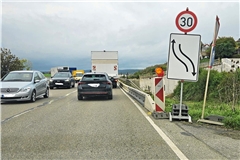 Links einordnen für die Fahrt durch die Baustelle? Lieber nicht! Foto: Volker Braun