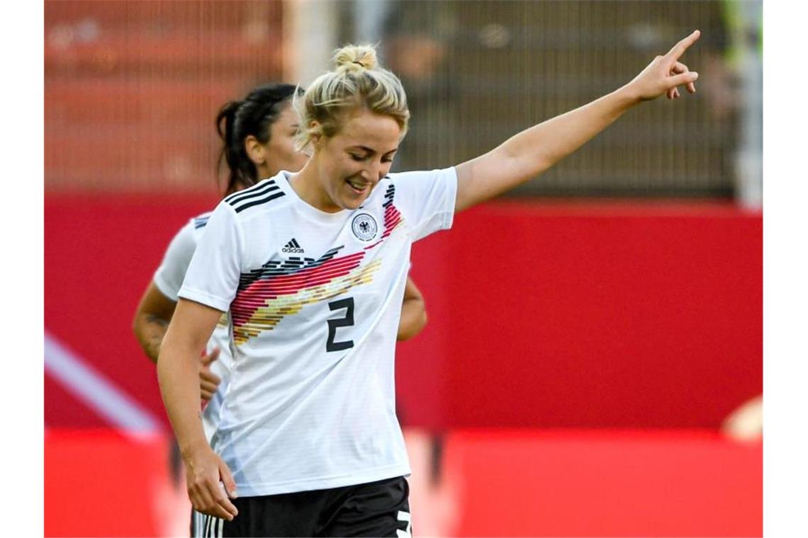 Linksverteidigerin Carolin Simon freut sich über ihren Treffer zum 2:0. Foto: Armin Weigel