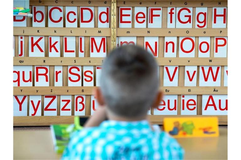 Linnemanns Vorschlag, Kinder mit schlechten Deutschkenntnissen notfalls später einzuschulen, steht weiter in der Kritik. Arno Burgi Foto: Arno Burgi