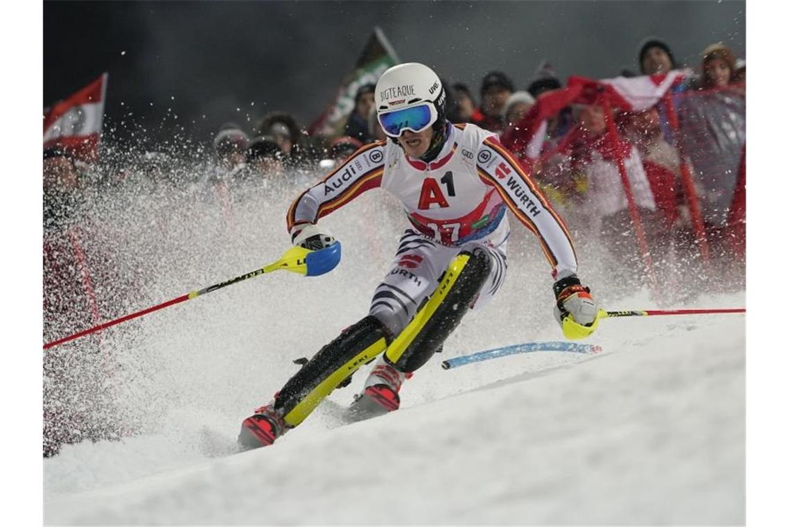 Linus Straßer beim Nachtslalom in Schladming. Foto: Giovanni Auletta/AP/dpa