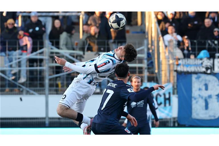 Lirijon Abdullahu (oben) steht mit den Kickers im WFV-Pokal-Viertelfinale.    
Foto: Baumann