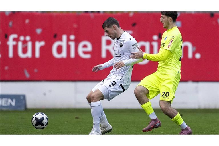 Lirijon Abdullahu (re.) fehlt den Kickers mehrere Monate.    


Foto:  IMAGO/foto2press 