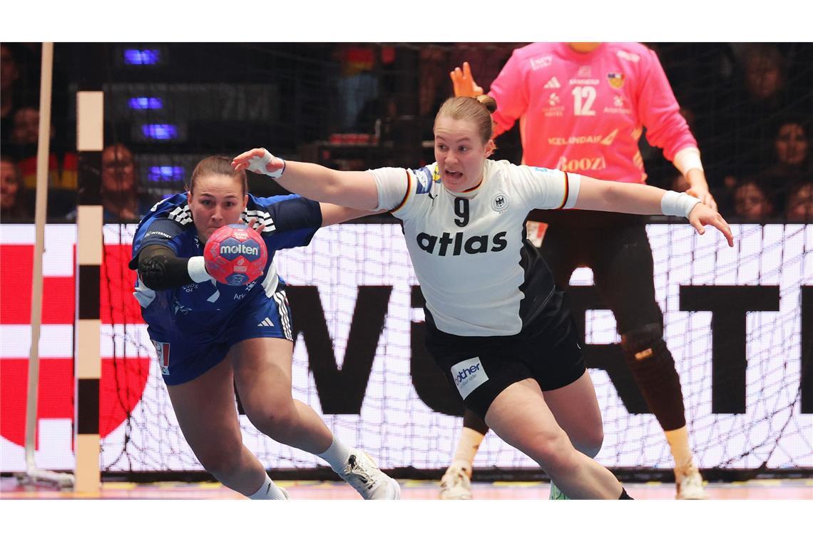 Lisa Antl (re.) kämpfte am Kreis.