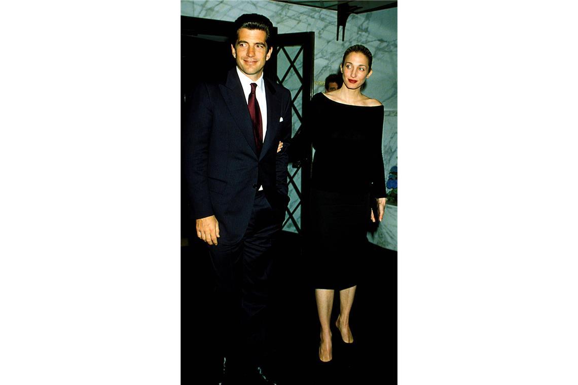 „Little Black Dresses“ besaß Carolyn Bessette-Kennedy in Hülle und Fülle – mit ihnen ist man ruckzuck gut angezogen.