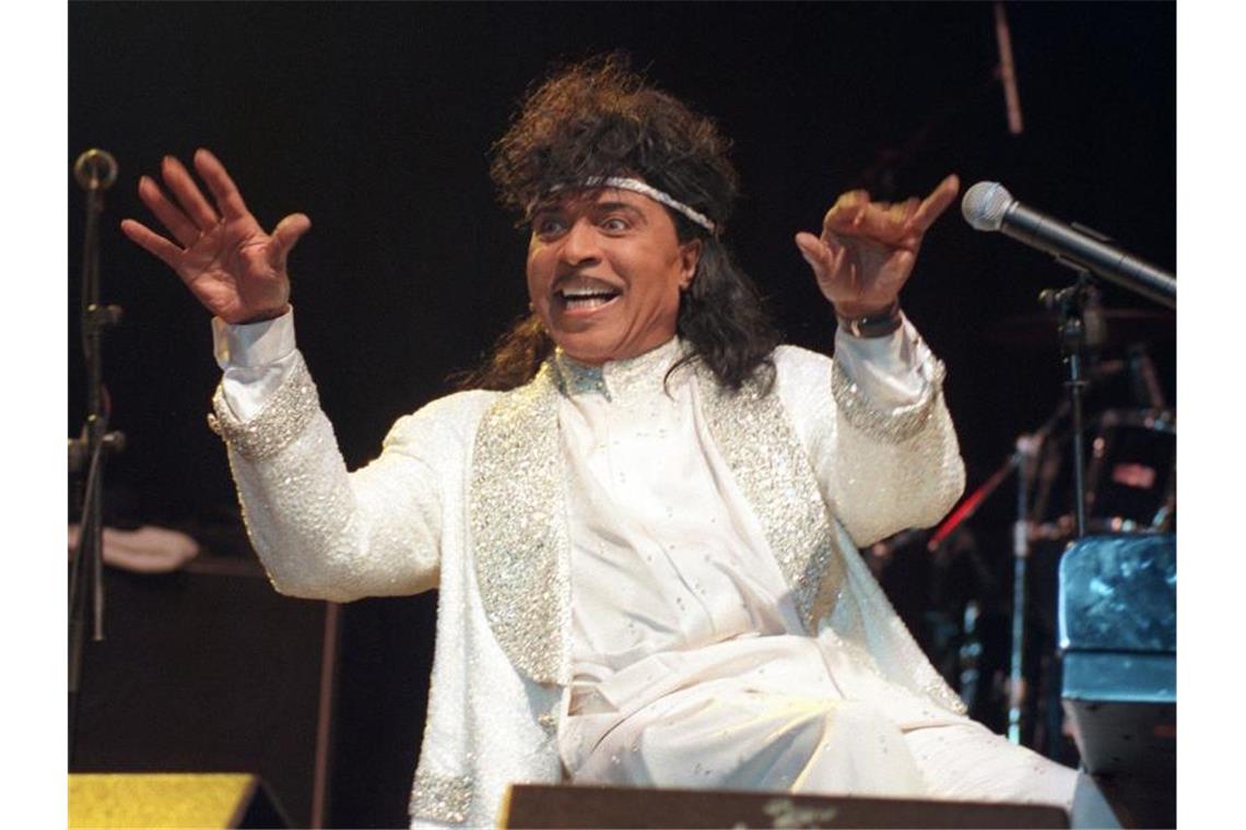 Rock'n'Roll-Miterfinder Little Richard gestorben Little Richard, der „King of Rock'n'Roll“, bei einem Konzert in Essen 1997. Foto: Herbert Spies/dpa