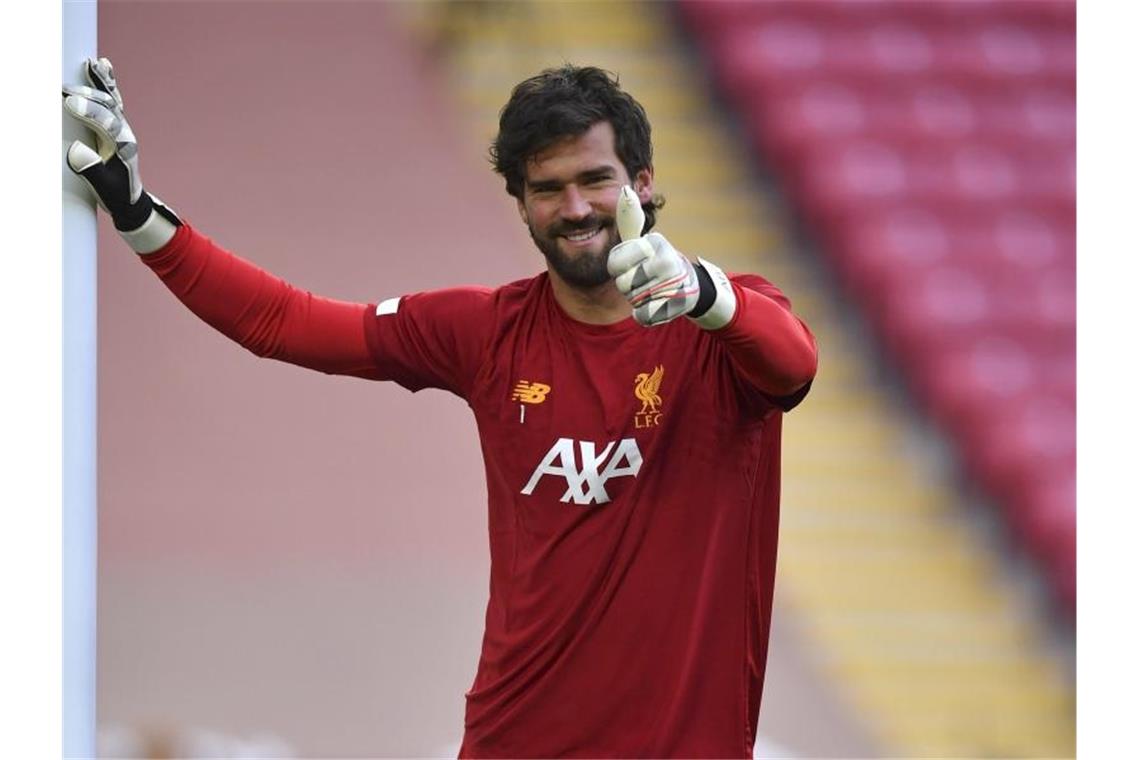 Liverpool-Keeper Alisson schwärmt von Trainer Klopp. Foto: Paul Ellis/Pool AFP via AP/dpa