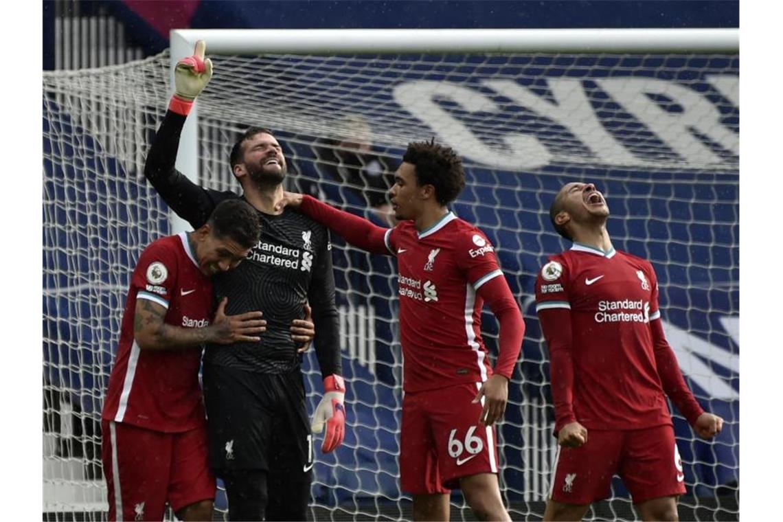 Liverpools Keeper Alisson Becker schoss das entscheidende Tor gegen West Bromwich Albion. Foto: Rui Vieira/Pool AP/dpa