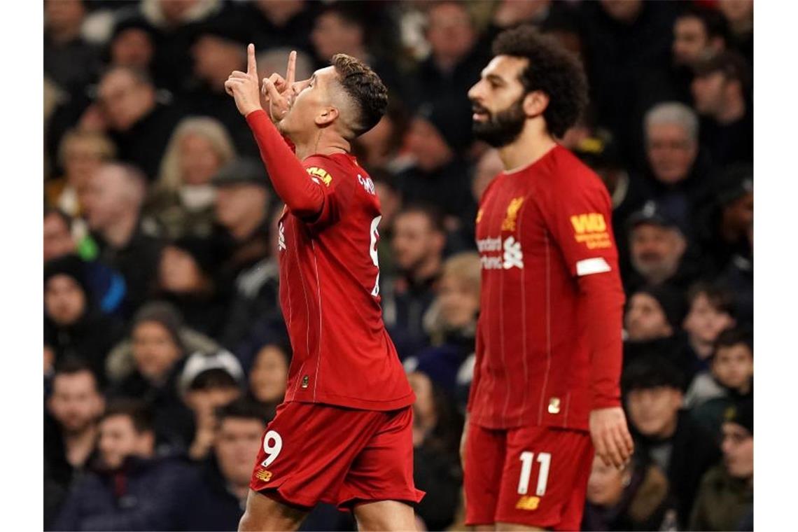 Klopp und Liverpool bauen Vorsprung aus Liverpools Roberto Firmino (l) konnte seine gute Form erneut bestätigen. Foto: John Walton/PA Wire/dpa