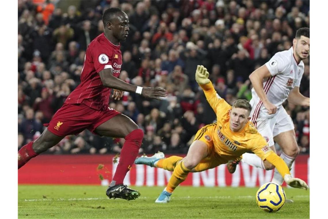 Klopp und FC Liverpool weiter ungeschlagen Liverpools Sadio Mané (l) erzielte das 2:0 gegen Sheffield United. Foto: Jon Super/AP/dpa