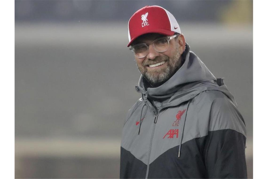 Liverpools Trainer Jürgen Klopp fühlt sich in England wohl. Foto: Luca Bruno/AP/dpa